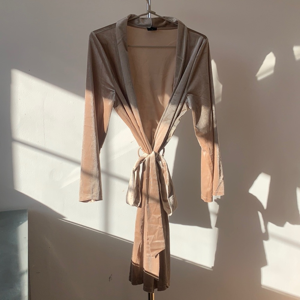 Light weight NUDE CO. Robe